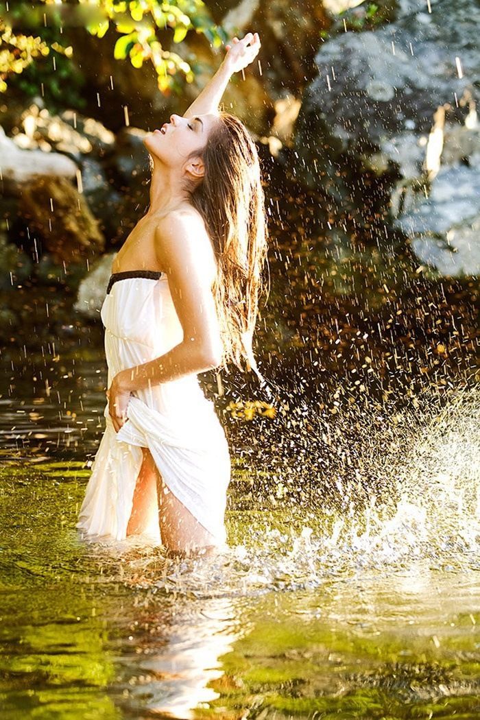 Marie Avgeropoulos in Zaozhuang