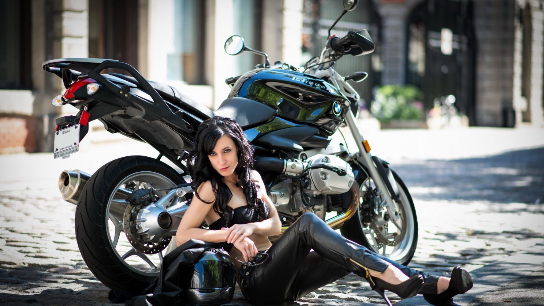 European women on bikes in Zaozhuang