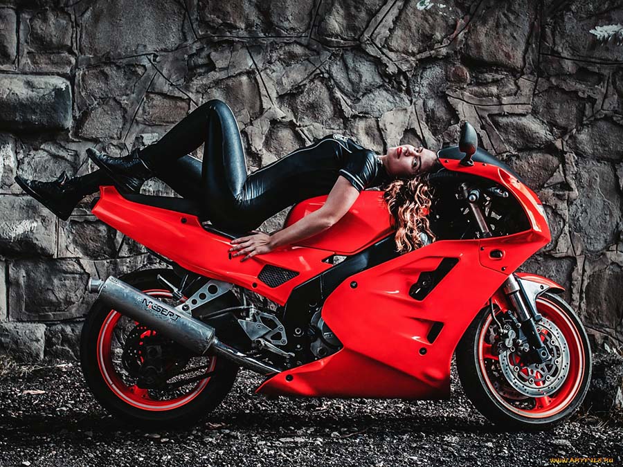 Beautiful girl Beautiful girls and motorcycles in Zaozhuang