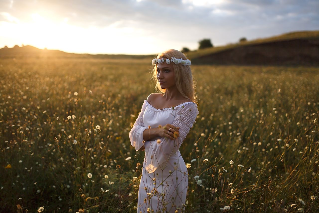Girls in Slavic costumes in Zaozhuang