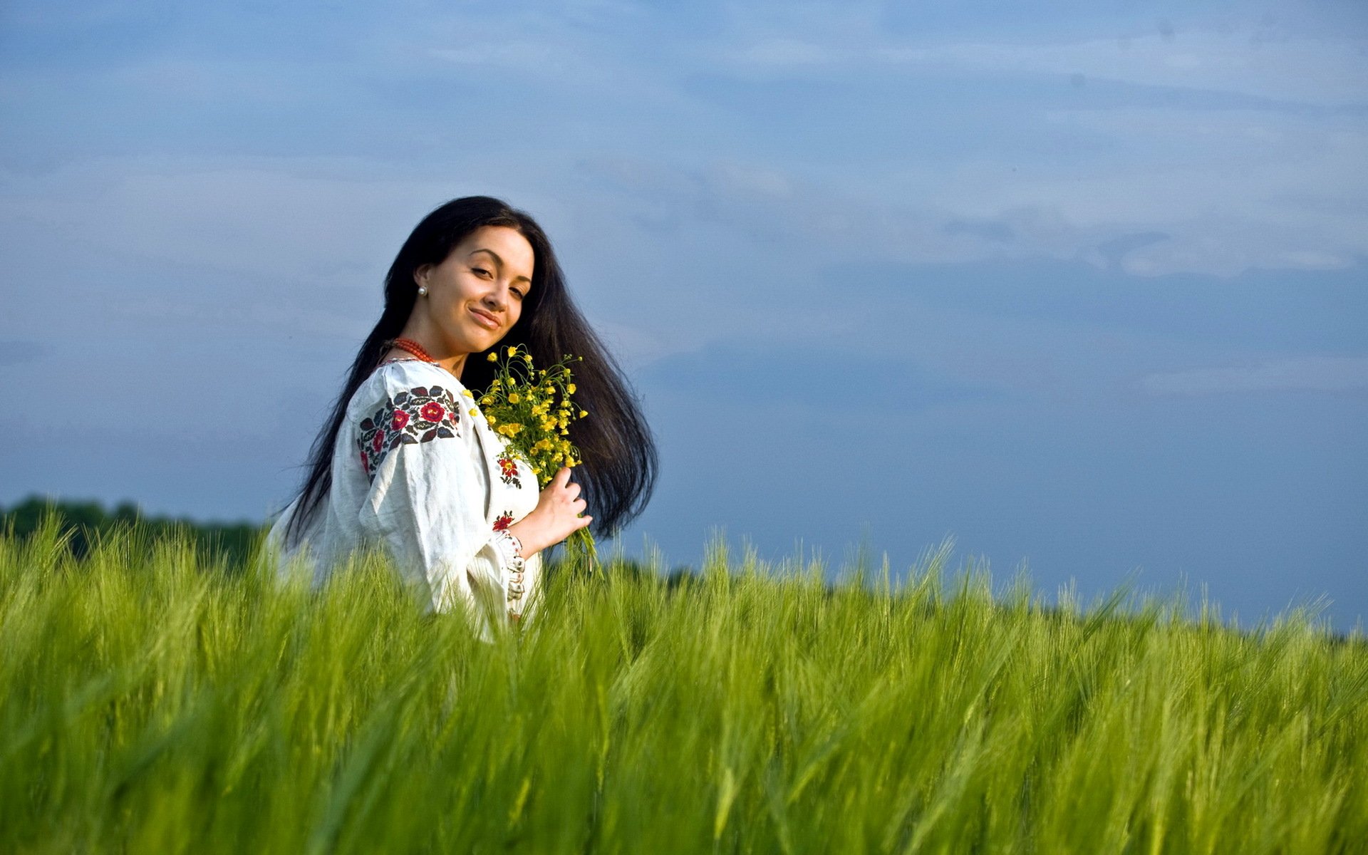 Girls in Slavic costumes in Zaozhuang
